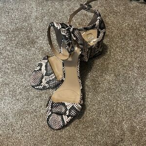 Gianni Bini Snake sandals